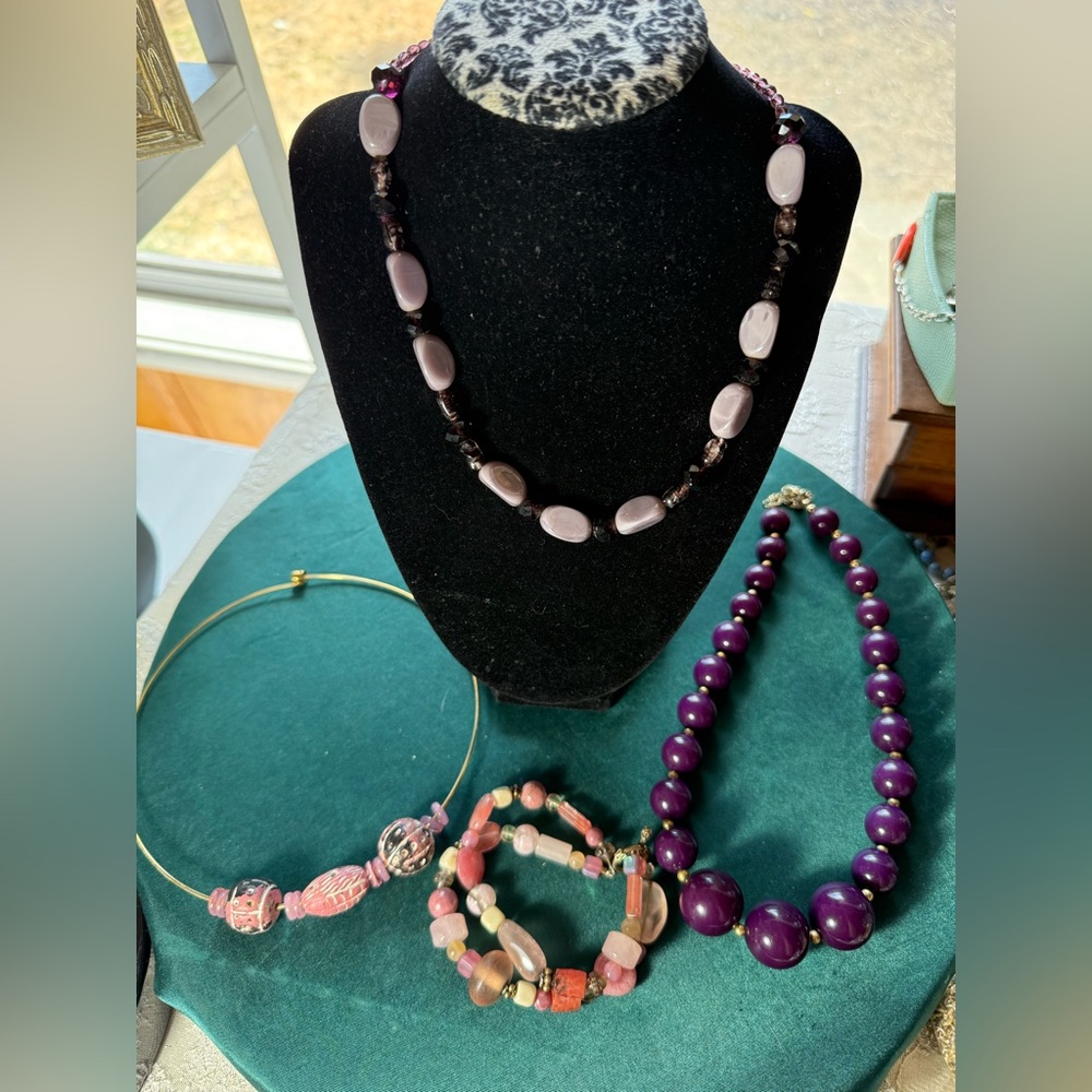 Bundle of‎ Pink and Purple Beaded Jewelry